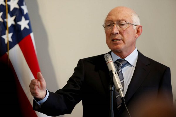 Ken Salazar critica fuertemente de diputados mexicanos a representación rusa