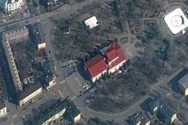 Ucrania estima 300 muertos tras ataque a teatro en Mariúpol el pasado 16 de marzo