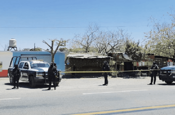 Localizan tres cuerpos decapitados a orillas de carretera México-Acapulco