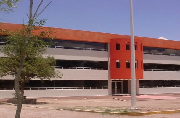 Amenazan con pistola a estudiante para desistir de denuncia de violación, en Durango