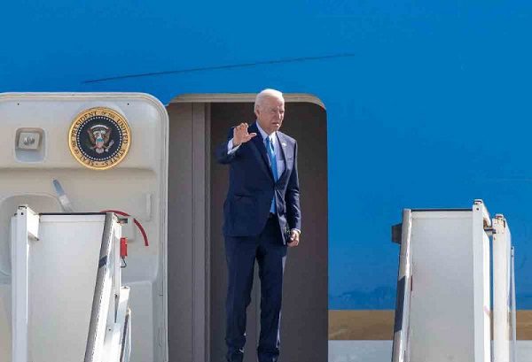 Joe Biden llega Polonia, a 100 km de la frontera con Ucrania