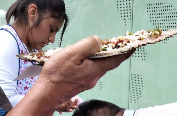 El Gobierno de México anuncia festival de tlayudas tras polémica en el AIFA