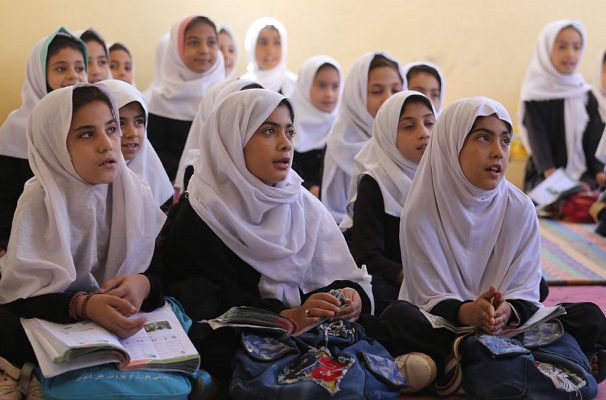 EE.UU. cancela diálogo con el talibán por cierre de escuelas para niñas afganas