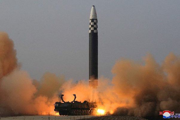 Corea del Norte justifica lanzamiento de misil balístico en confrontación con EU