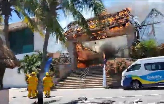 Se incendia delfinario en Isla Mujeres; no hay personas ni animales heridos #VIDEOS