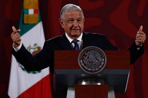 AMLO asegura que a opositores ya no les funciona pagar a famosos