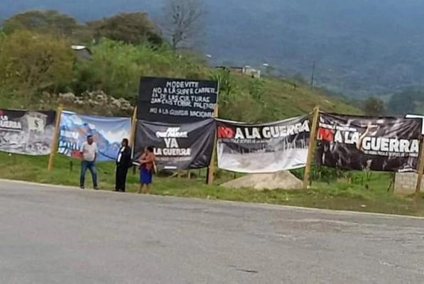 Indígenas tzeltales bloquean carretera para pedir alto a la guerra en Ucrania