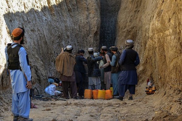 Niño de tres años muere tras caer a pozo y permanecer 15 horas atrapado, en Afganistán