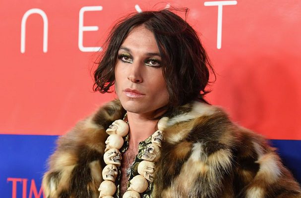 Detienen al actor Ezra Miller por alteración del orden público y acoso