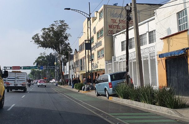 Catean funeraria en CDMX y hallan restos óseos en la recepción