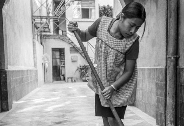 Tunden en redes a periodista por llamar a Yalitza Aparicio 'trabajadora del hogar'