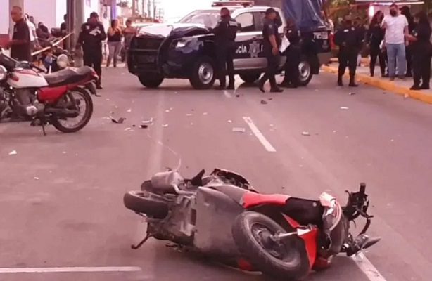 Policía atropella a dos argentinos en Cozumel; uno es reportado como grave