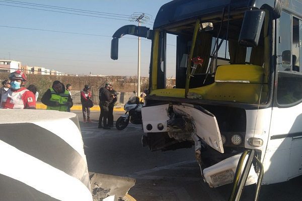 Alrededor de 30 heridos tras choque de autobús en la autopista México-Pachuca