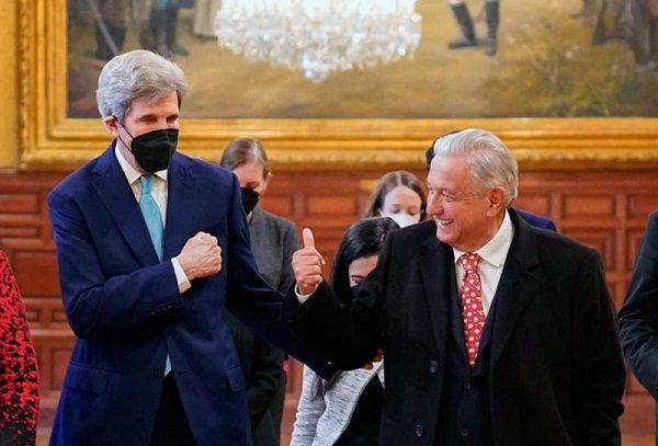 AMLO adelanta que discutirá planes energéticos de México con John Kerry