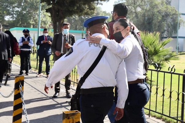 Sandra Cuevas vuelve a ofrecer disculpa pública a policías agredidos