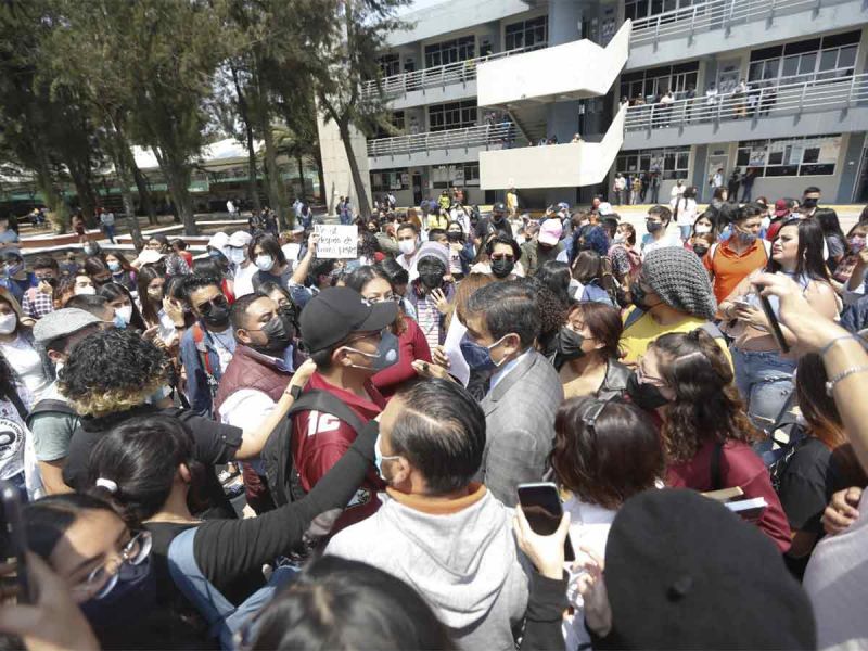 Alumnos del Instituto Rosario Castellanos exigen normalización de clases
