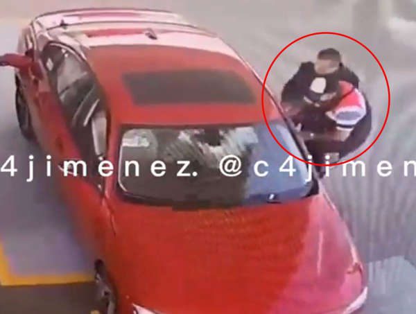 Asalto a conductor cuando cargaba gasolina en la México-Toluca