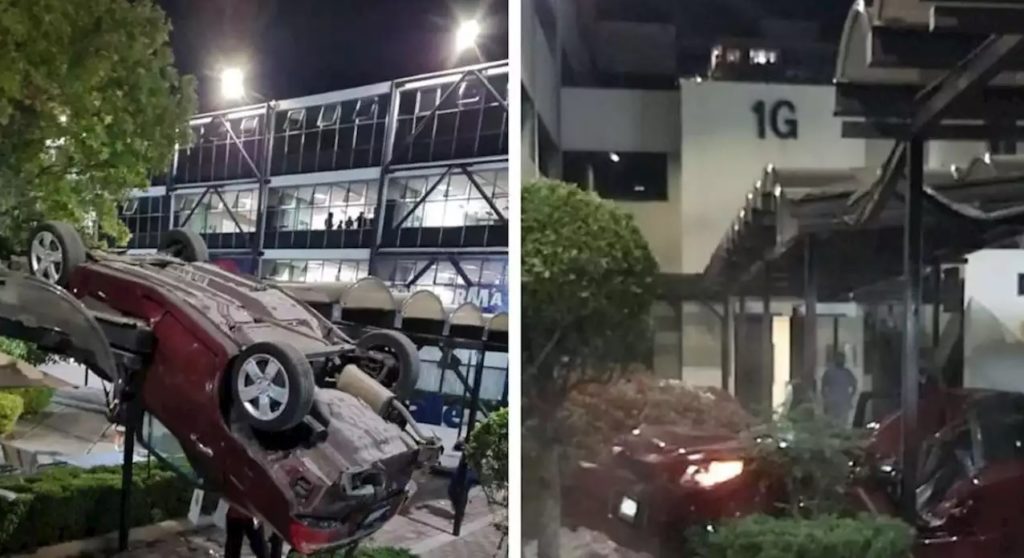 Cae automóvil del estacionamiento de Universidad La Salle