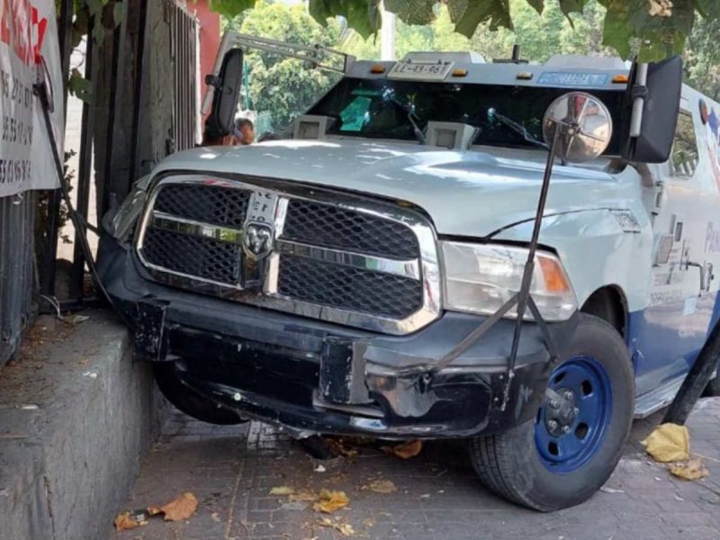 Camioneta de valores choca en Insurgentes Sur