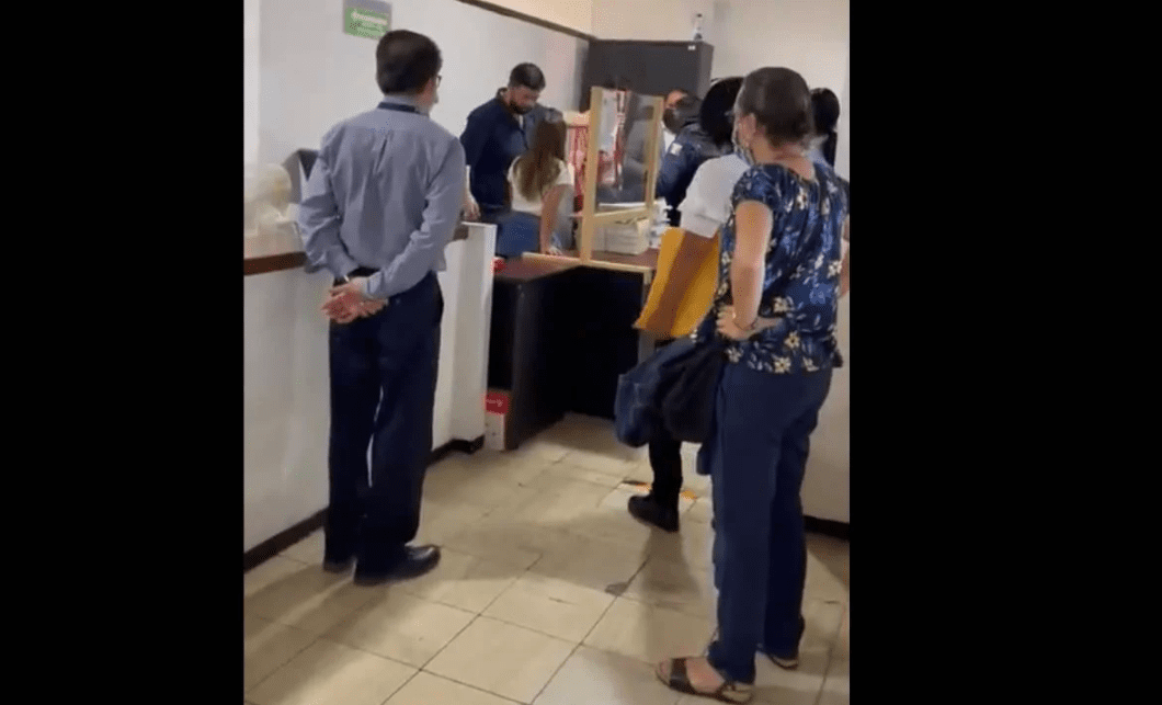 Ebrard responde a llamado de Guillermo del Toro para que niñas no sean enviadas a Israel