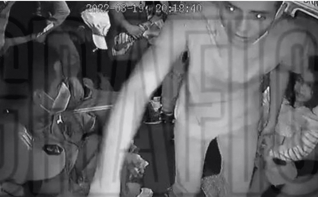 Asaltantes disparan y golpean a pasajeros de combi en Iztapalapa