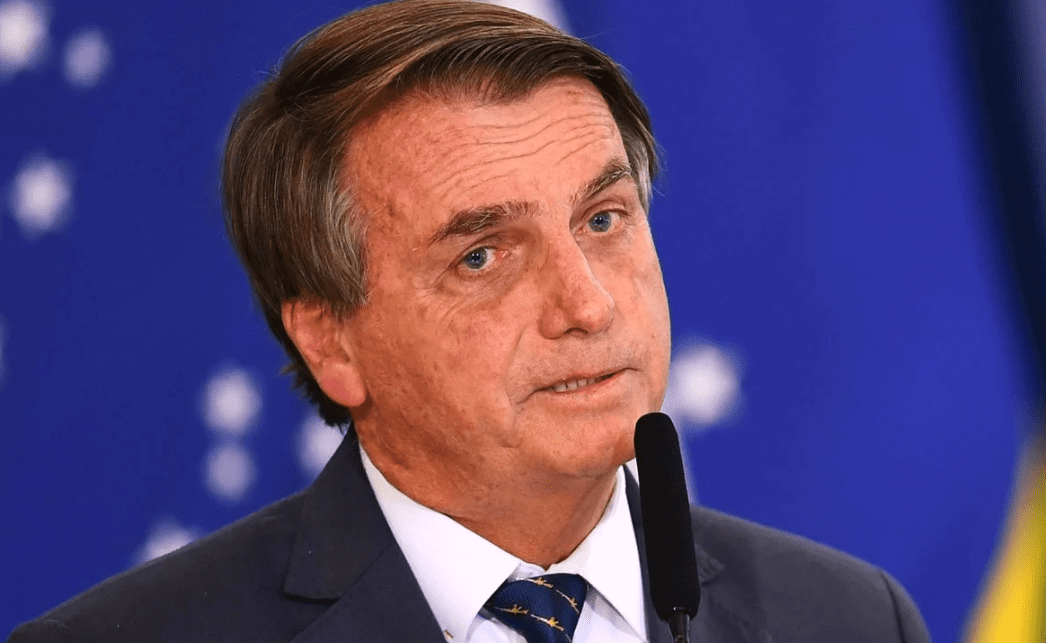 Bolsonaro ingresa al hospital por sentirse “indispuesto”