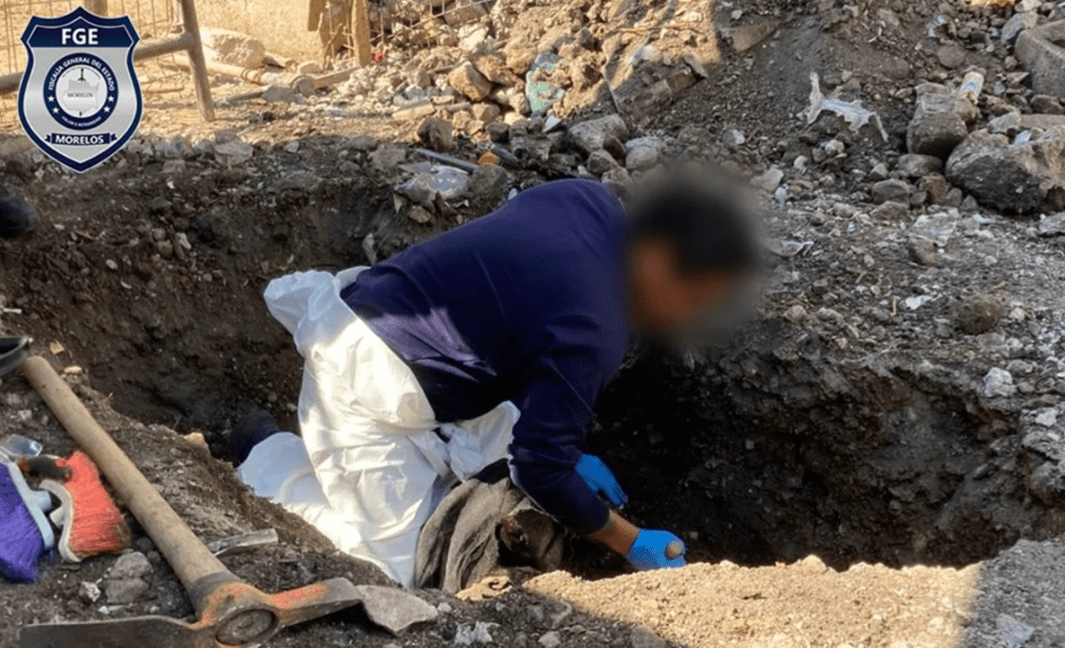 Catean casas en Morelos y hallan cuerpo en fosa clandestina; detienen a tres