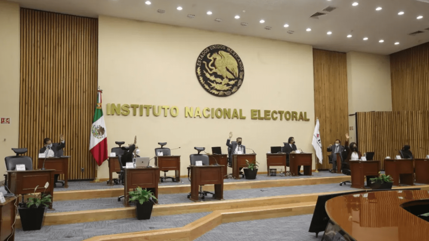 INE rechaza queja de Morena por artistas en Tren Maya