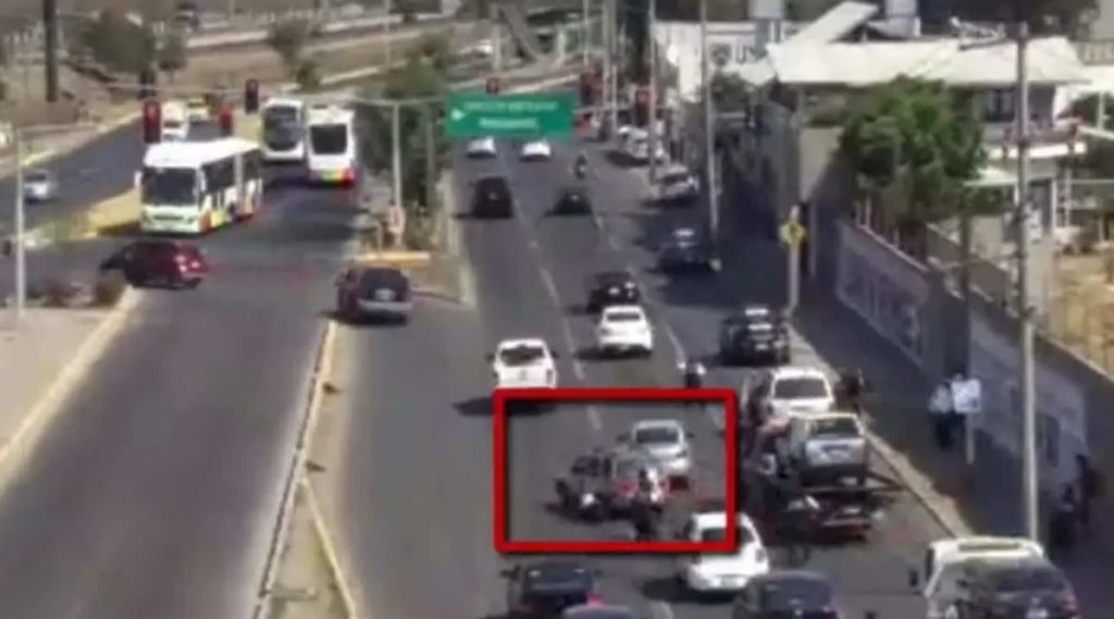 Conductor atropella a dos policías en Ecatepec