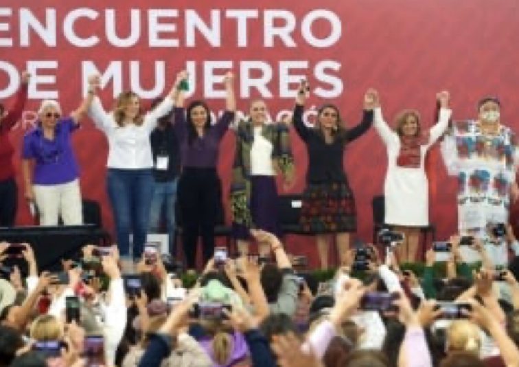 Le gritan “presidenta” a Sheinbaum en reunión de mujeres 4T