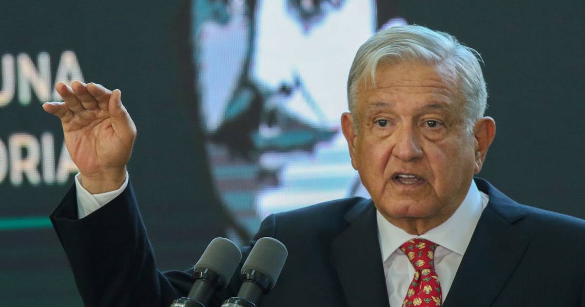 INE ordena a AMLO retirar propaganda sobre el AIFA
