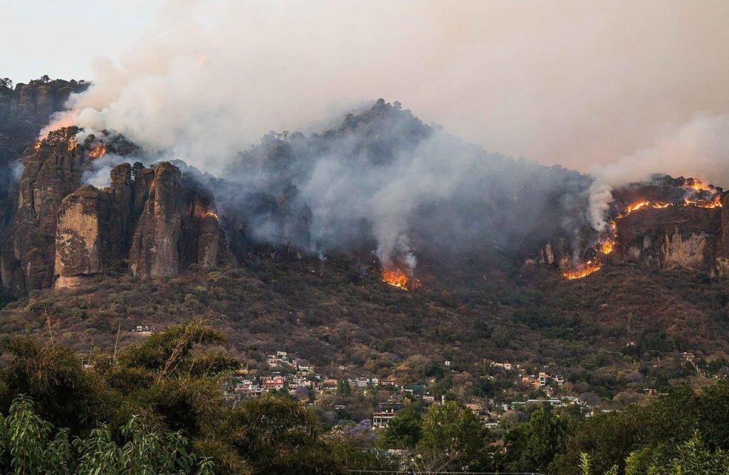 Incendio en el cerro del Tepozteco, en Tepoztlán