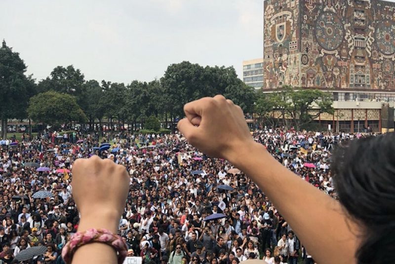 Marcha feminista en Rectoría