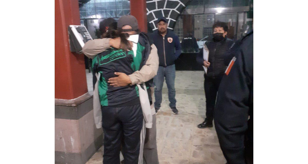 Menor raptada afuera de su escuela en Tecámac se reencuentra con su familia