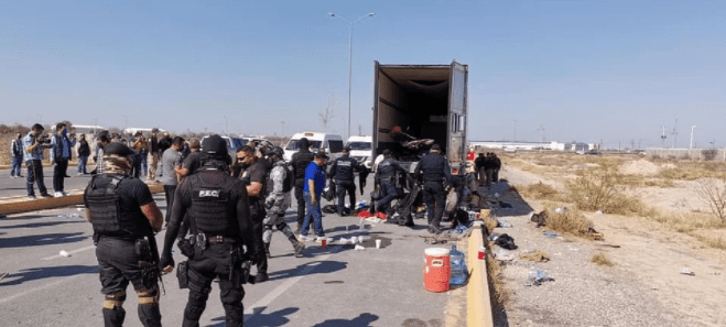Migrantes abandonados dentro de un tráiler en Coahuila