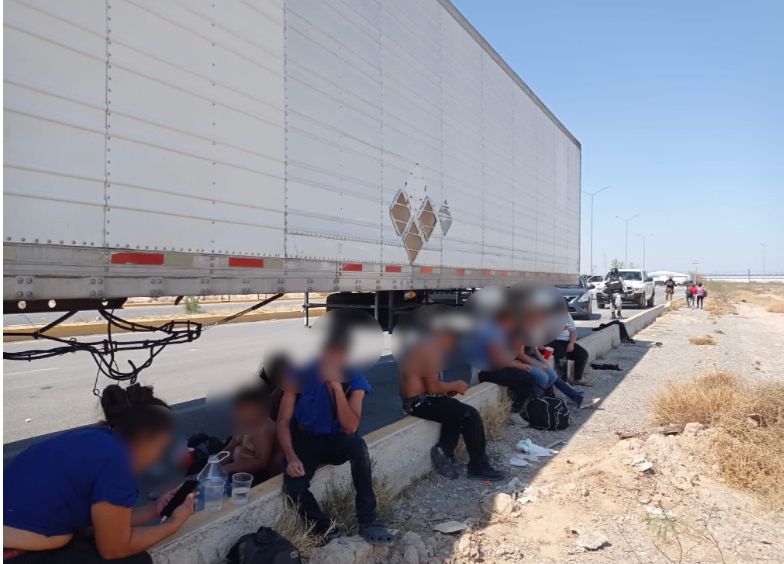 Migrantes abandonados en un tráiler en Coahuila