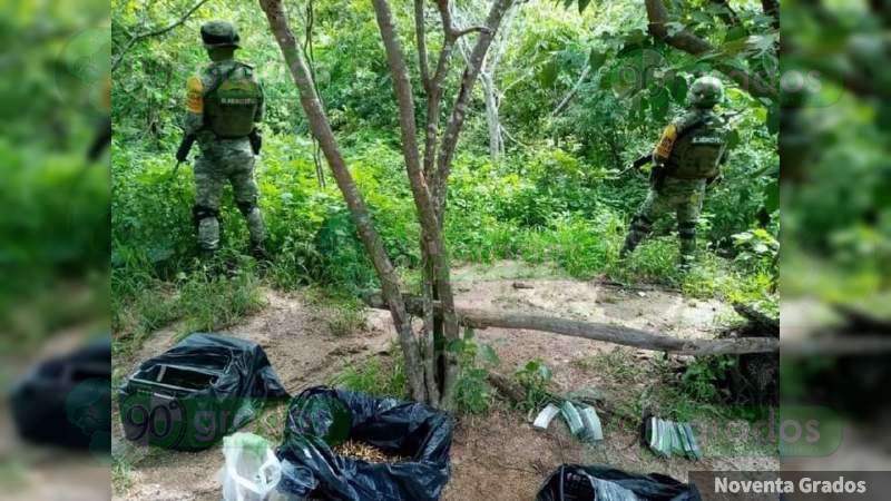 Narco campamento en Tepalcatepec, Michoacán