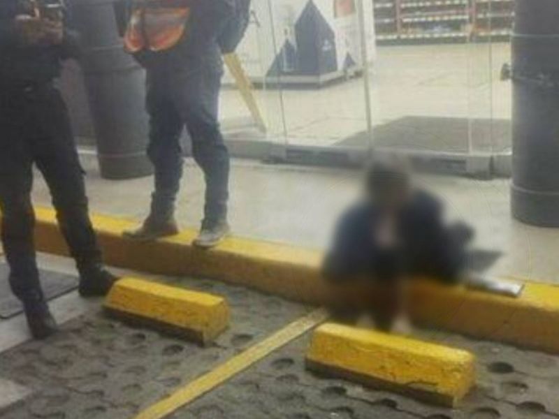 Niña de 3 años abandonada en gasolinera de Tultepec