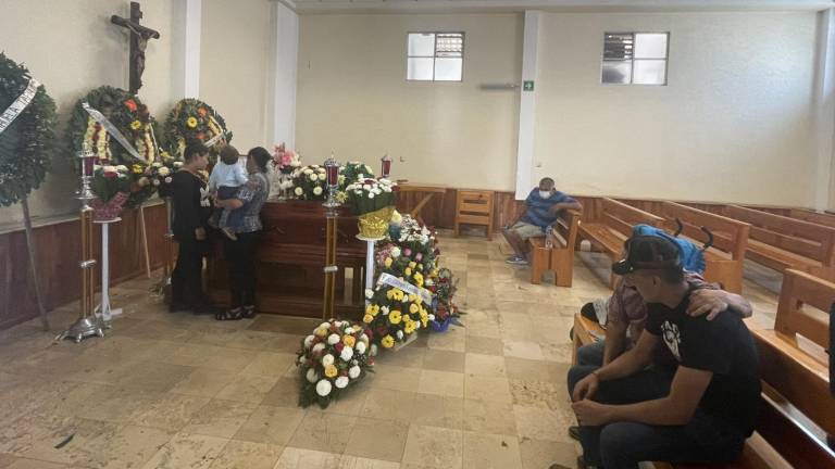 Sujetos armados en el velorio del periodista Armando Linares