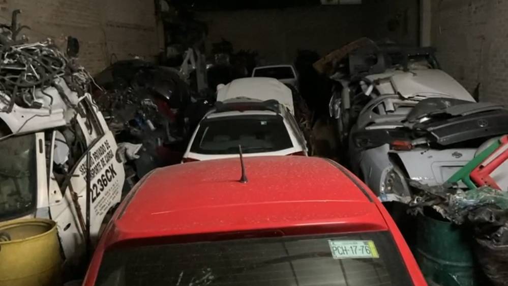 Toneladas de autopartes en predio de Iztapalapa