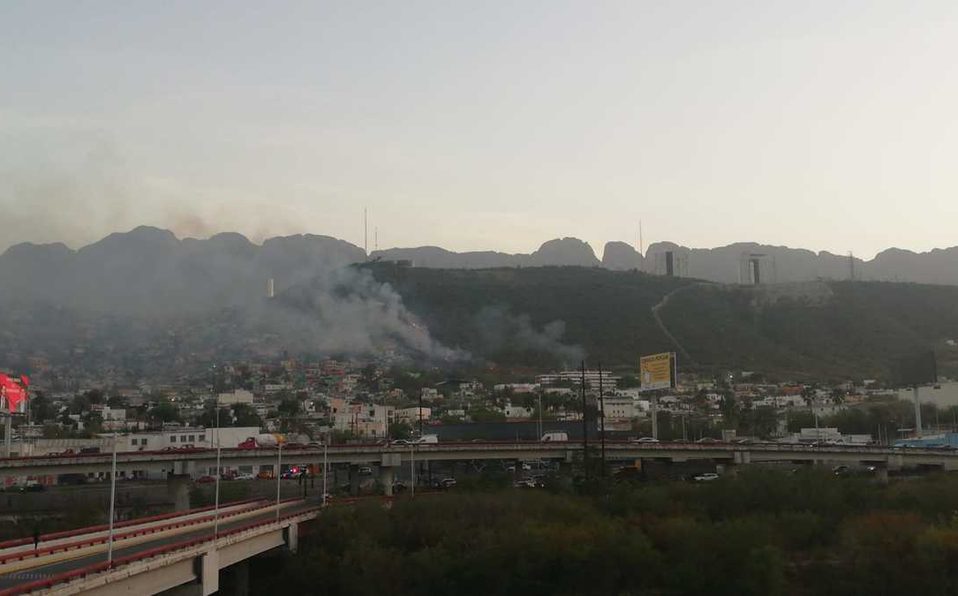 Se incendia Cerro de la Loma Larga en Monterrey