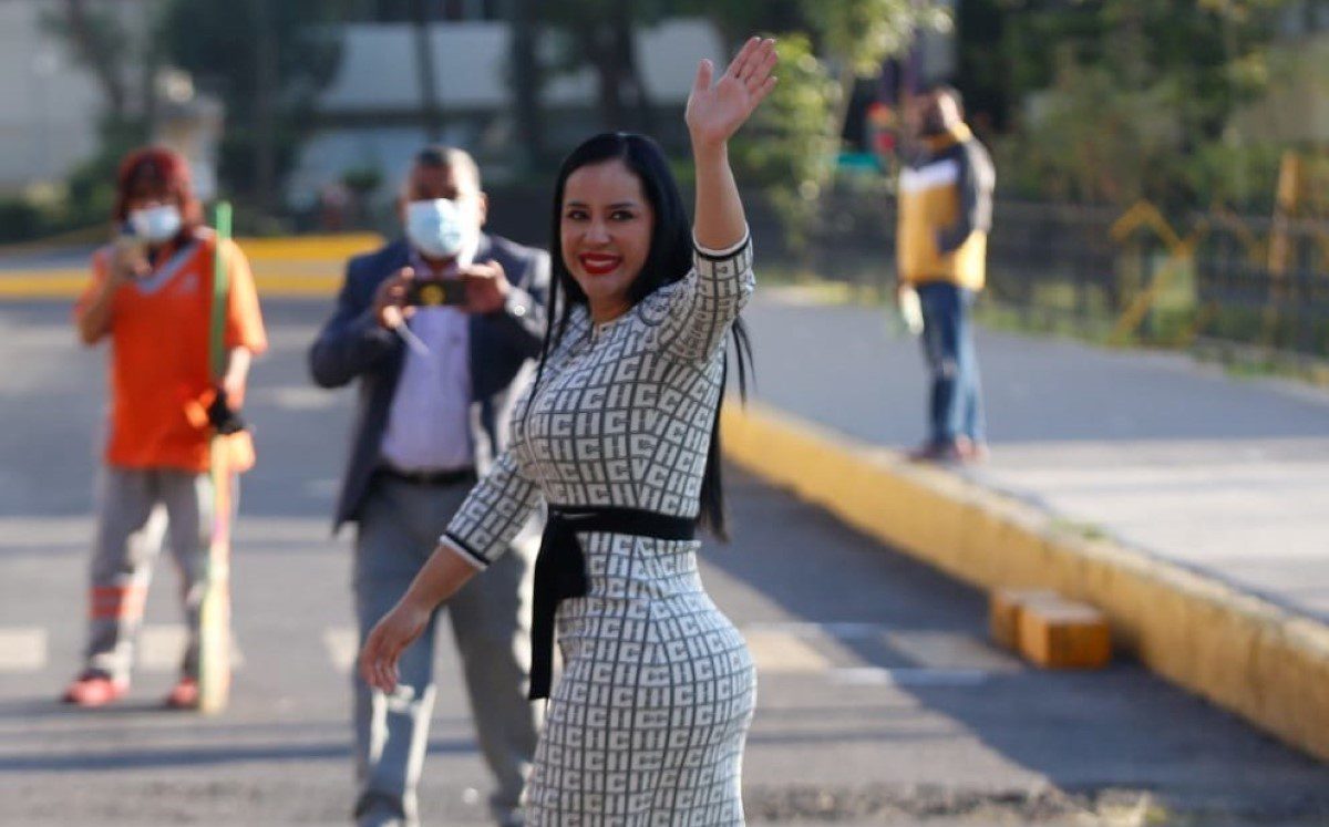 Policías rechazan disculpa de Sandra Cuevas