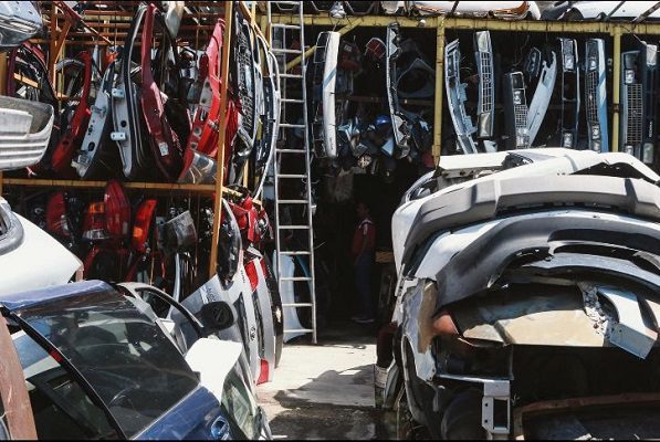Decomisan 120 toneladas de autopartes robadas en Iztapalapa