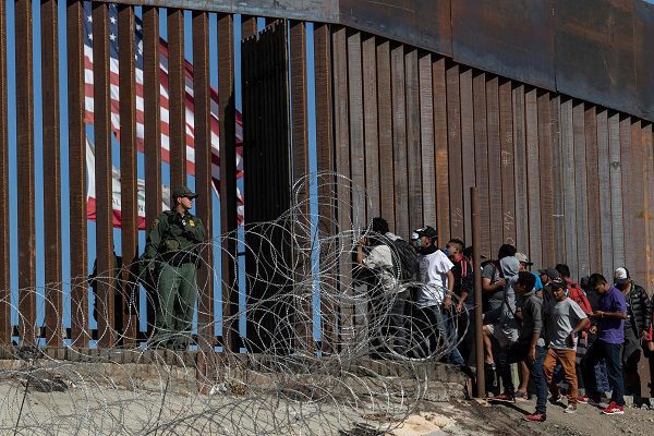 EE.UU. anuncia fin de las restricciones fronterizas por covid-19 contra migrantes
