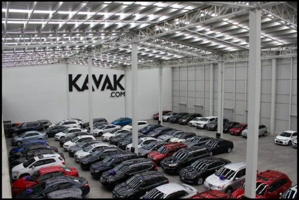 Usuarios denuncian a Kavak, empresa de autos, y ésta promete atender quejas