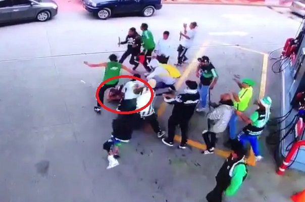 Dos heridos graves tras enfrentamientos de barras del Atlético Nacional de Colombia #VIDEOS