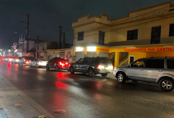 Gobierno de México suspende una semana subsidio a gasolina en la frontera norte