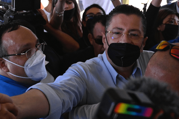 Tras ganar en segunda vuelta, Rodrigo Chaves será el próximo presidente de Costa Rica