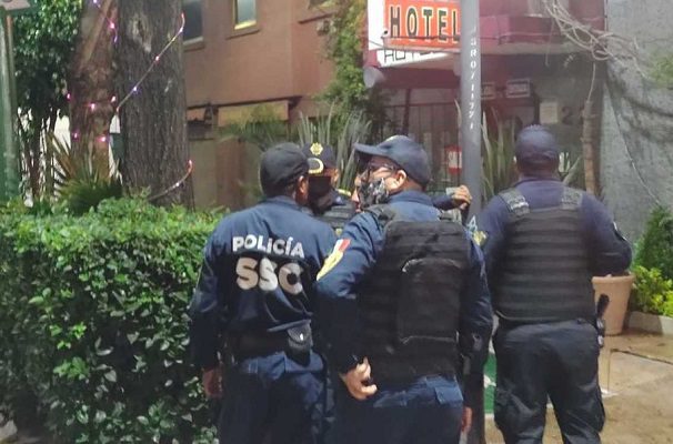 Localizan cuerpo de mujer al interior de un hotel en colonia Tabacalera