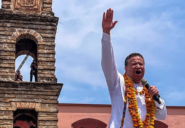 Graban supuesto pago por acarreo en evento de campaña de Julio Menchaca en Hidalgo #VIDEO